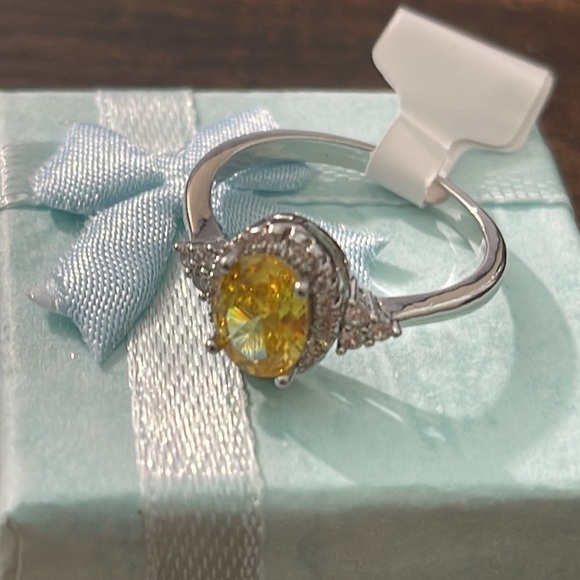 Elegant Oval Yellow Zircon Ring Size 8 - Picture 2 of 4